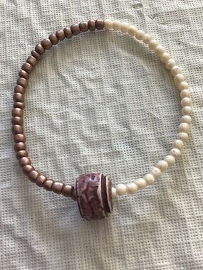 Pearl White and Rose Gold Stretch Bead Bracelet with Mauve Accent